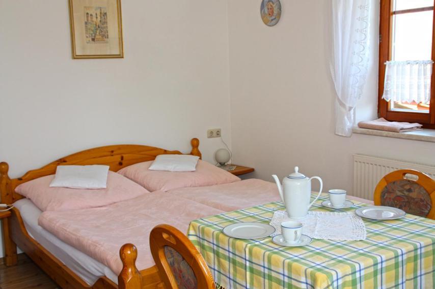 Gaestehaus Gertraud นอยอัลเบนรอยธ์ ภายนอก รูปภาพ