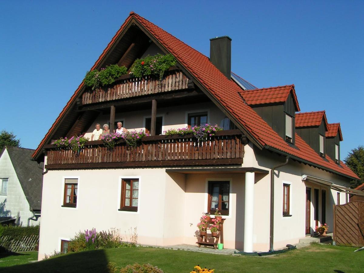 Gaestehaus Gertraud นอยอัลเบนรอยธ์ ภายนอก รูปภาพ